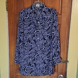 Jaclyn Smith Blue and White Graphic Buttoned Blouse